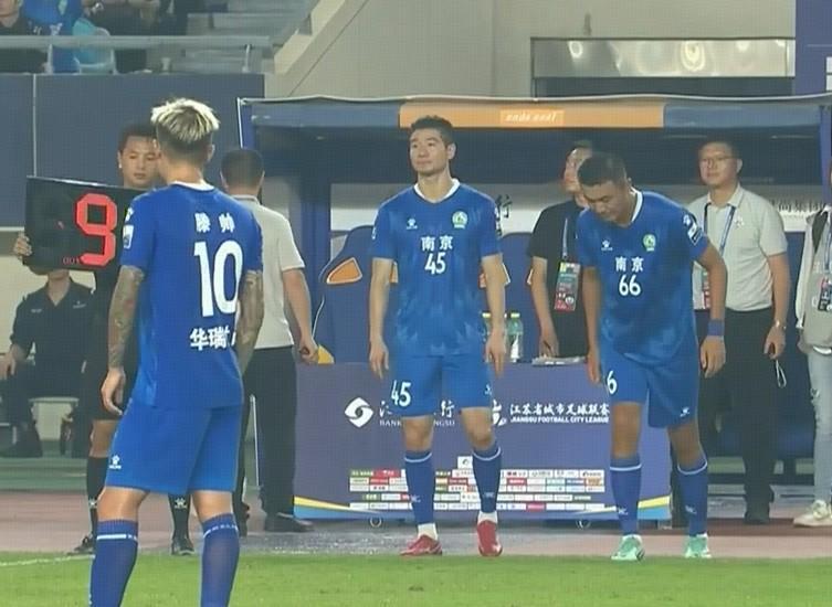 星空体育官网-替换队友出场，吉翔在南京奥体代表南京队完成“苏超”首秀